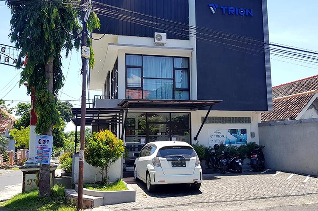 Trion Homestay Syariah Banyuwangi  Exterior photo